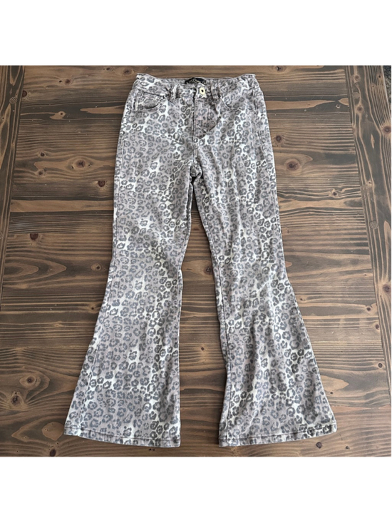Wild Daisy by Zunie Other - Wild Daisy by Zunie Girls 10 Gray White Leopard Flare Jeans Button Zip